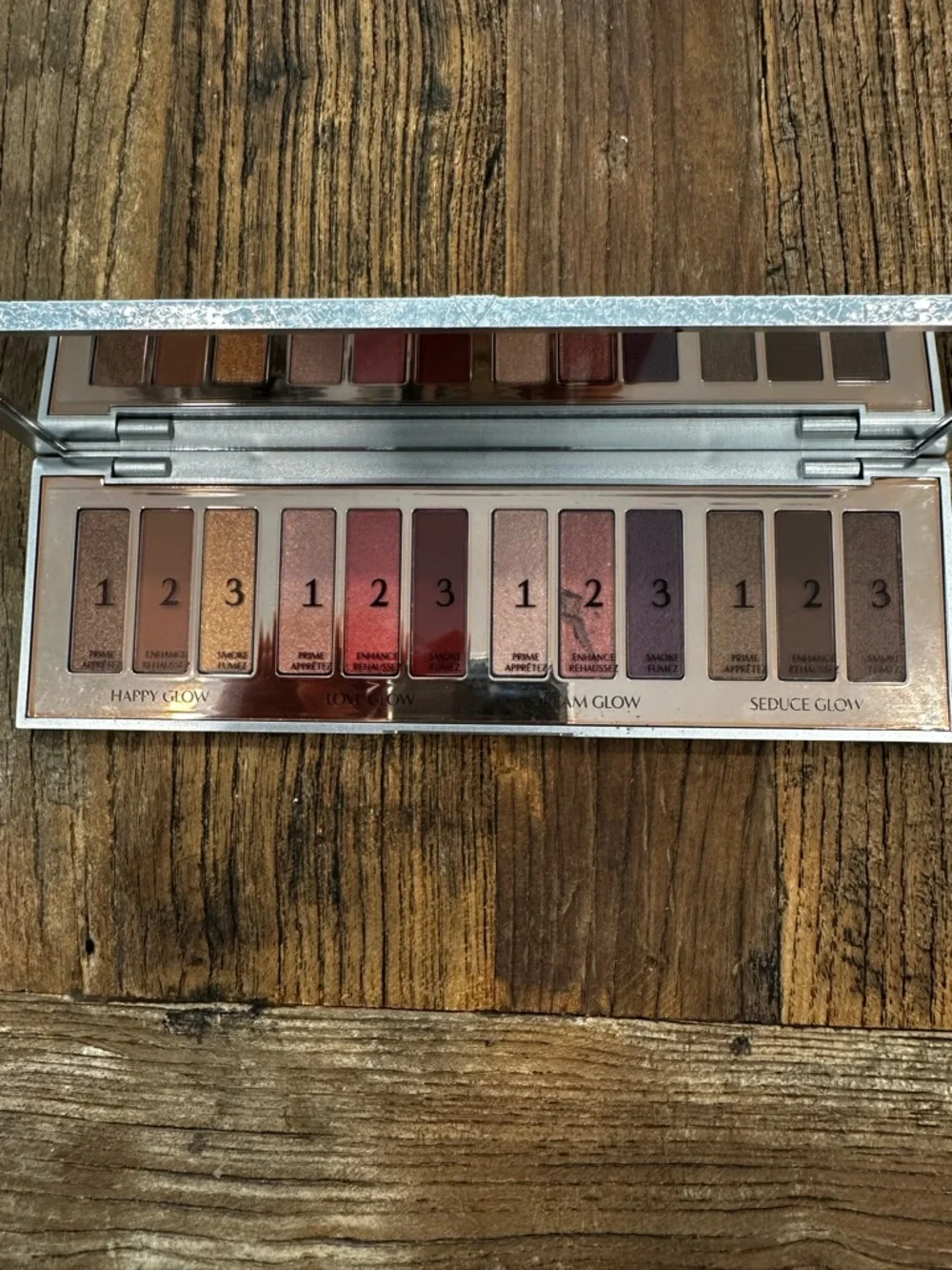 Charlotte Tilbury Glow Eyeshadow Palette — Rose, Gold, Bronze & Plum Mix - Picture 7 of 7